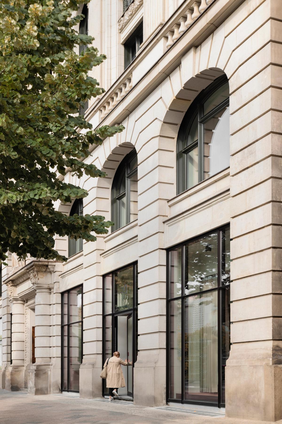 The facade of Unter den Linden 40 at street level, Berlin